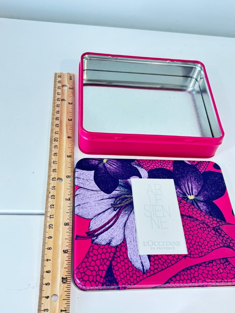 L'OCCITANE En Provence ARLESIENNE Perfumed Soap (50g/1.7oz) in bright pink tin - Picture 8 of 9